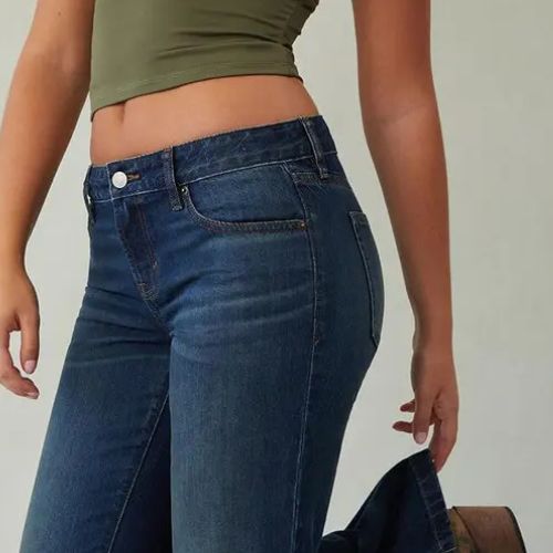 PANTALONES VAQUEROS DE TALLE BAJO, CÓMODOS E INFORMALES PARA MUJER.
