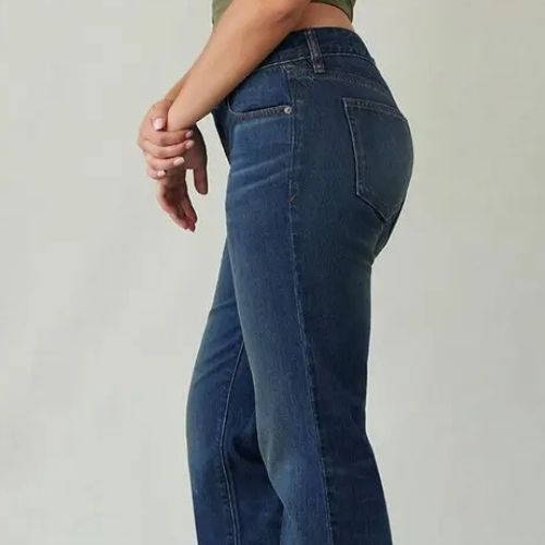 PANTALONES VAQUEROS DE TALLE BAJO, CÓMODOS E INFORMALES PARA MUJER.