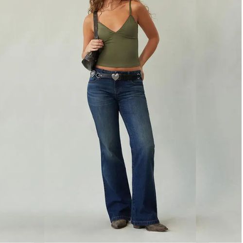PANTALONES VAQUEROS DE TALLE BAJO, CÓMODOS E INFORMALES PARA MUJER.