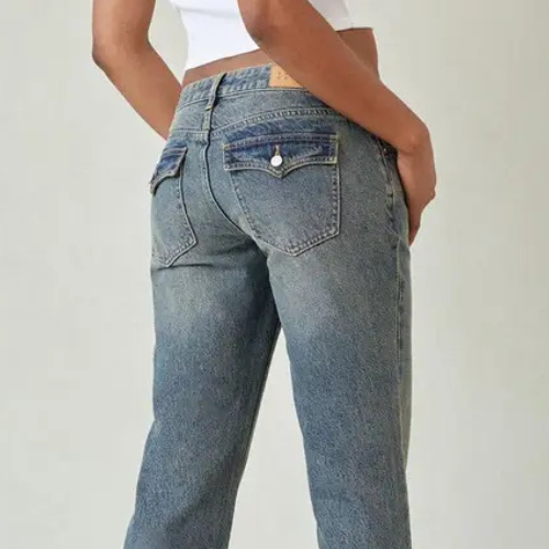 VAQUEROS DE TALLE BAJO CON BOLSILLOS Y BOTONES AZUL OSCURO