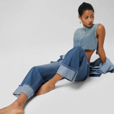 PANTALONES VAQUEROS INFORMALES LAVADOS DE CINTURA ALTA CON BOLSILLOS, BAJO ENROLLADO Y PIERNA ANCHA PARA MUJER.