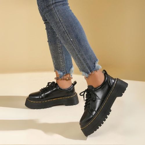 ZAPATOS CON CORDONES Y SUELA DE CUERO DE MUJER