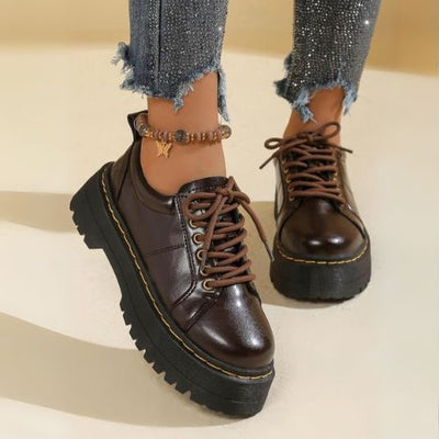ZAPATOS CON CORDONES Y SUELA DE CUERO DE MUJER