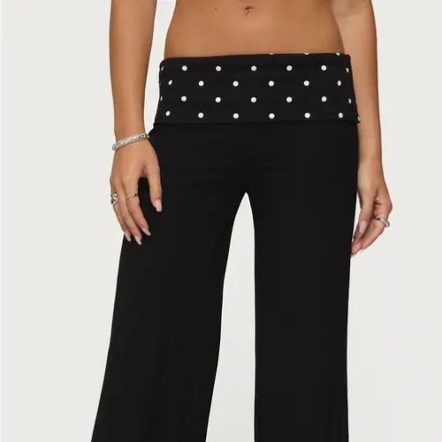 PANTALONES CON PLIEGUES Y LUNARES PARA MUJER